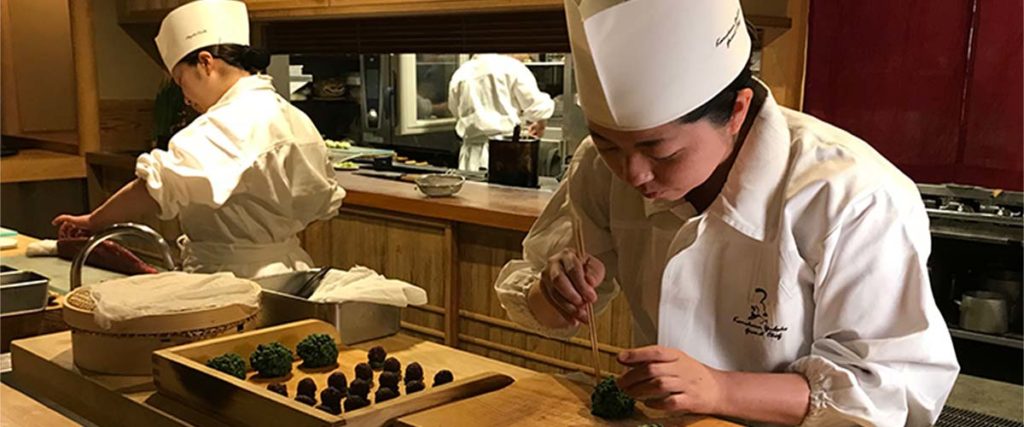 Kaiseki Retaurant Tsurutokame in Tokyo Is Run By All Female Chefs