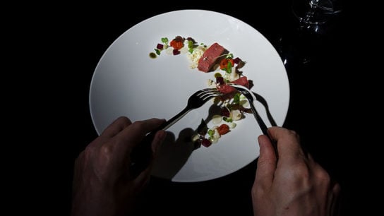 Why You Should Try This ‘Dining in The Dark’ Gastronomical Experience