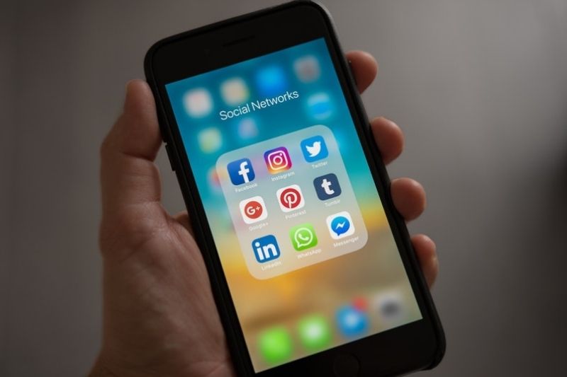 Social Selling Social Media Apps Facebook Instagram Twitter LinkedIn