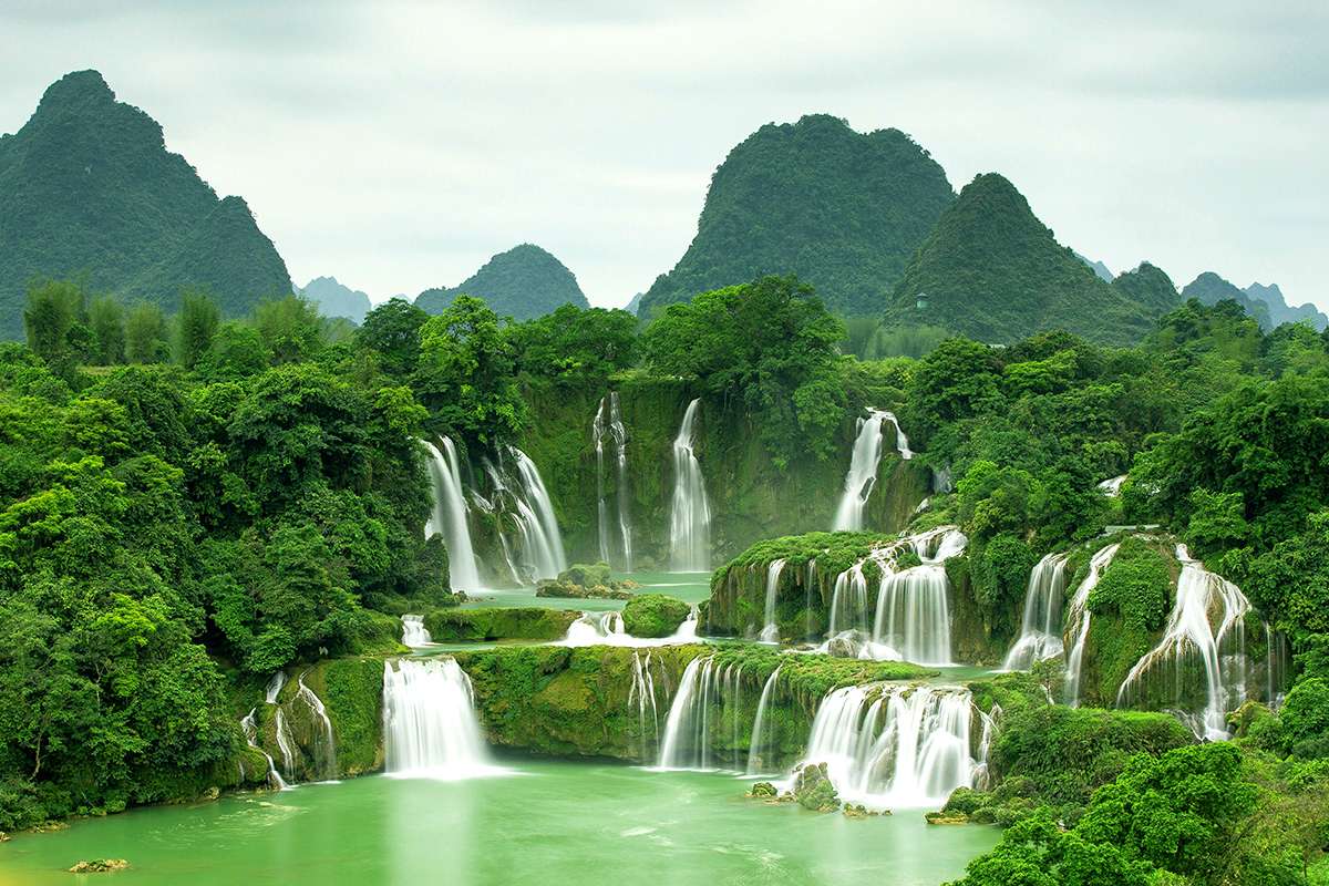 cao bang ban gioc waterfall best hikes in vietnam