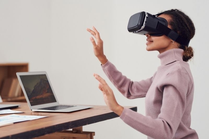 Women using VR for insurance