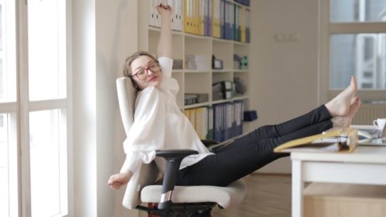 Office Wellness Guide: Relieving Tech Neck