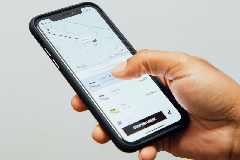 Hand holding phone for Uber_Smart Mobility