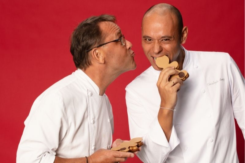 Robin Zavou and Christophe Sapy of Mandarin Oriental_cookie smiles gingerbread popup 