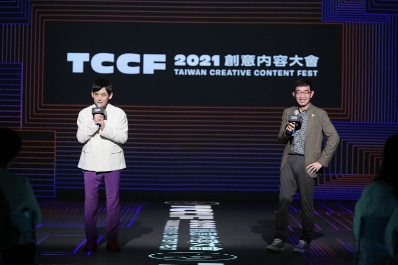 Special guest Mickey HUANG (left) and TAICCA CEO Izero LEE (right) introducing the highlights of 2021 TCCF