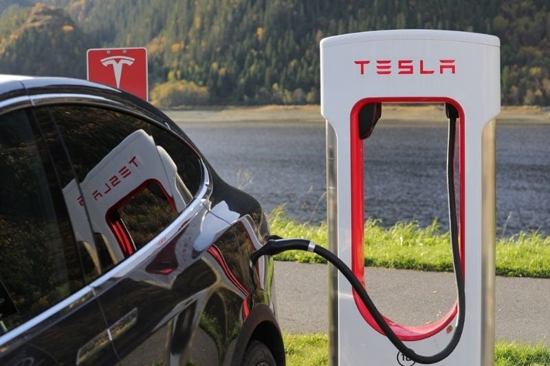 Tesla_hydrogen fuel cells